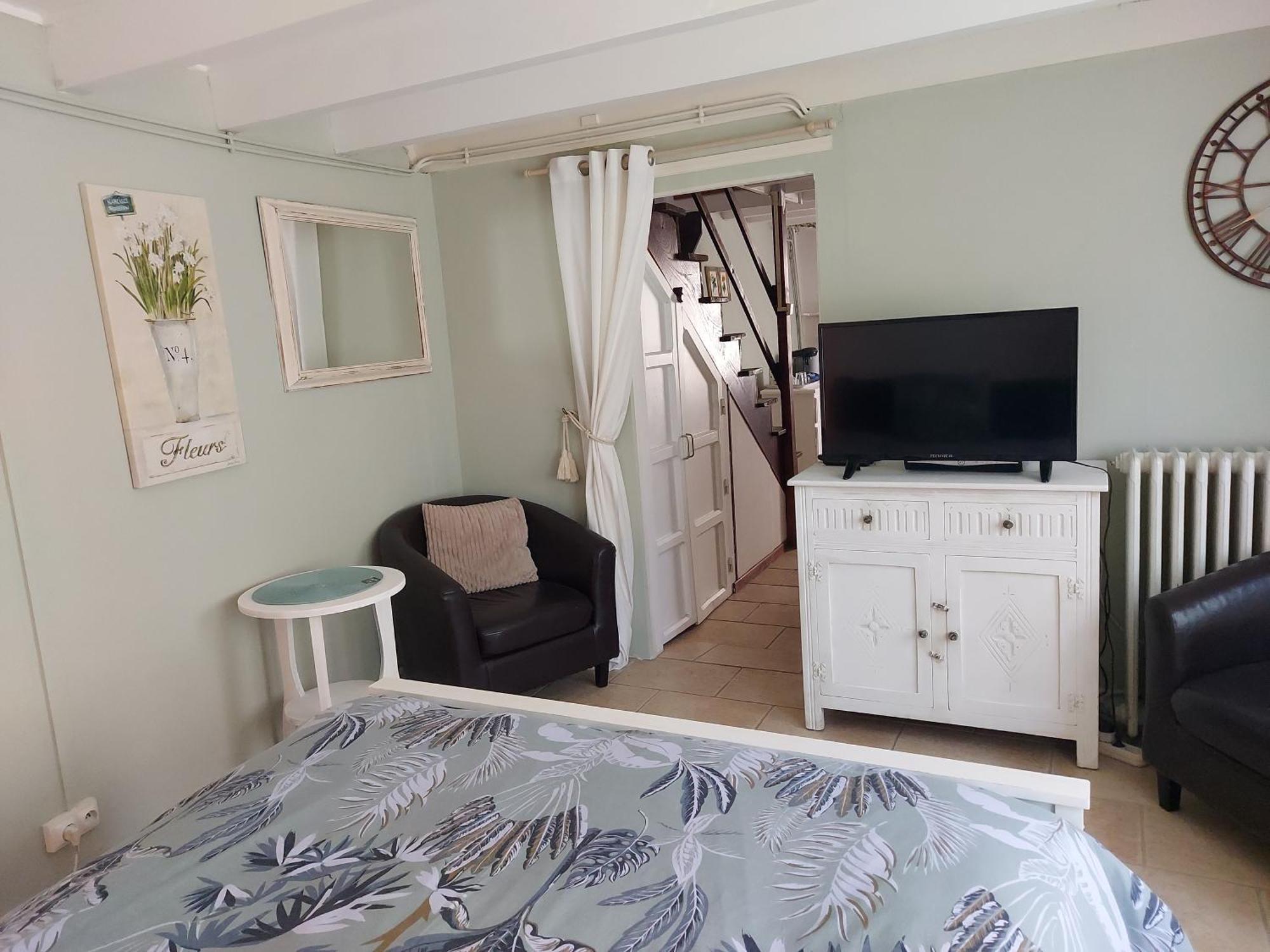 Charming Two Bedroom Gite With Beautiful Gardens Confolens Bagian luar foto