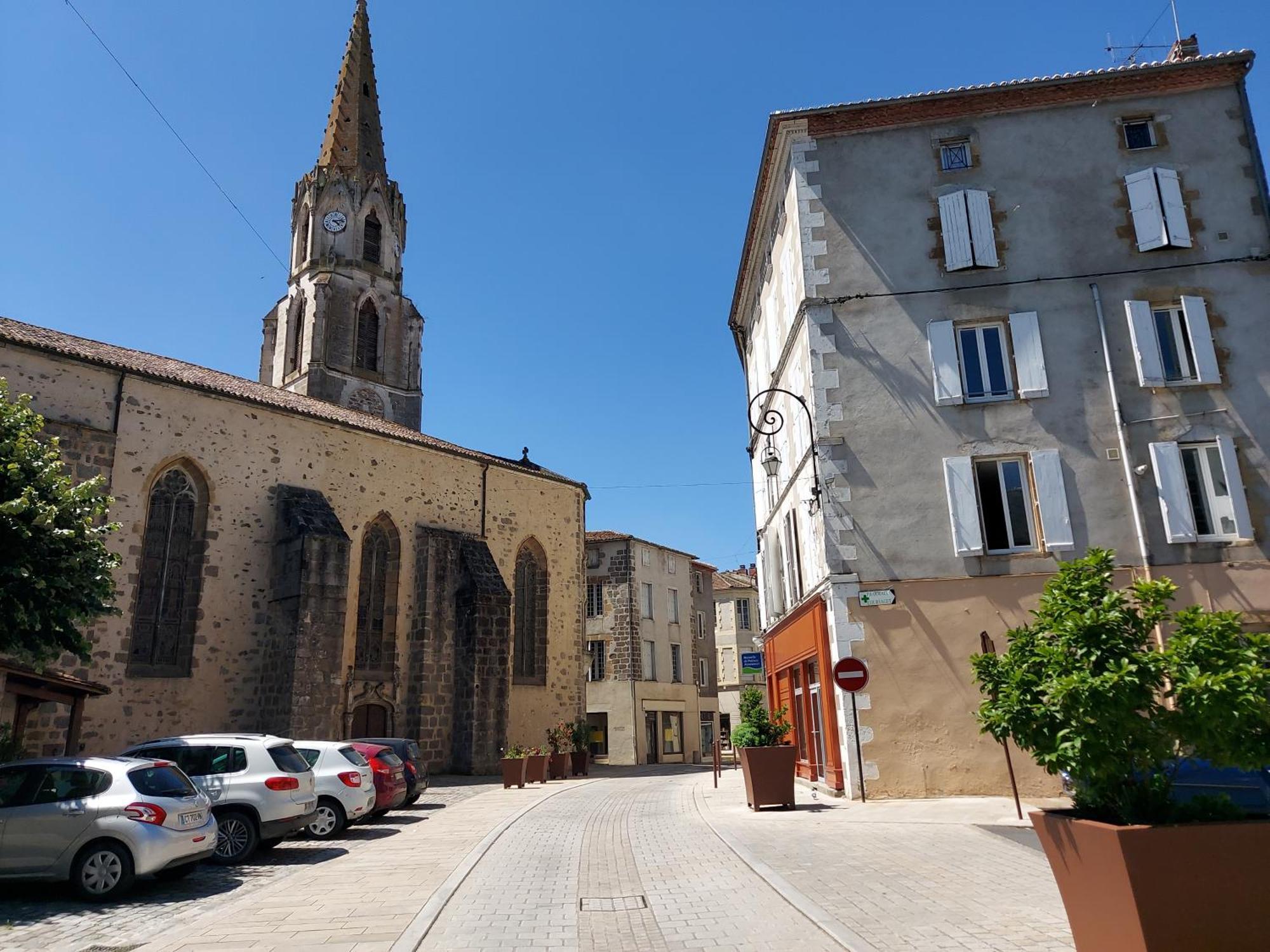 Charming Two Bedroom Gite With Beautiful Gardens Confolens Bagian luar foto