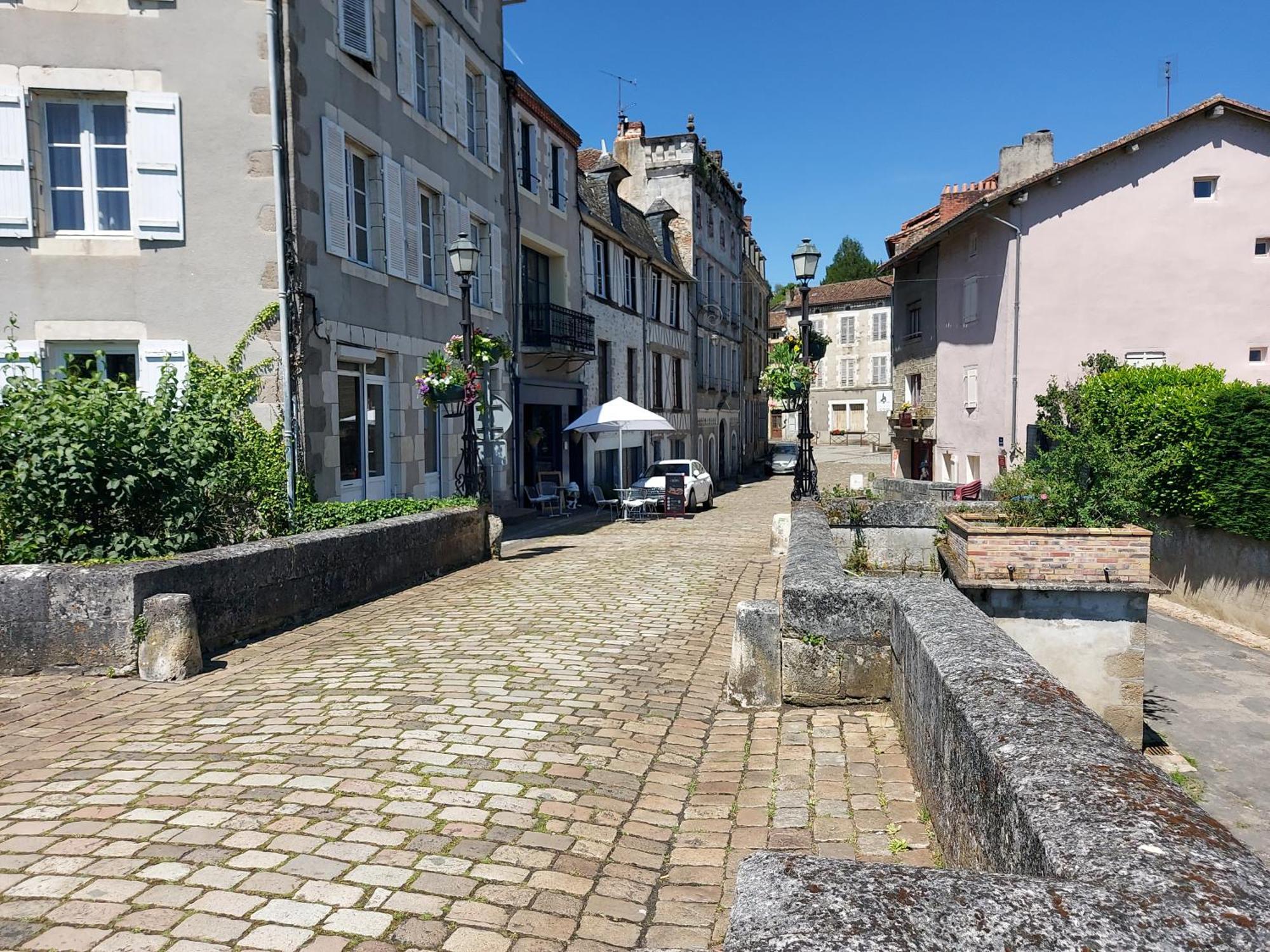 Charming Two Bedroom Gite With Beautiful Gardens Confolens Bagian luar foto